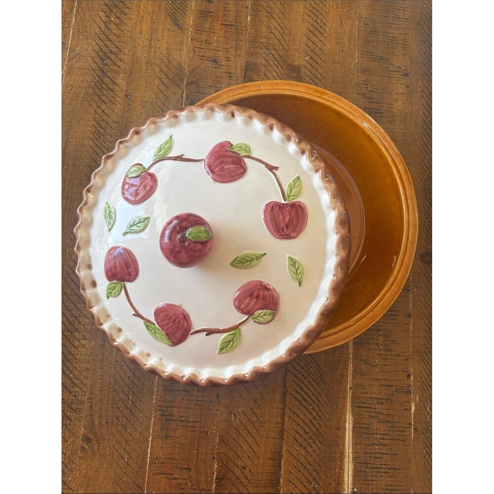 Vintage Franciscan Apple Pie Dish with Lid with 3D Apple Design